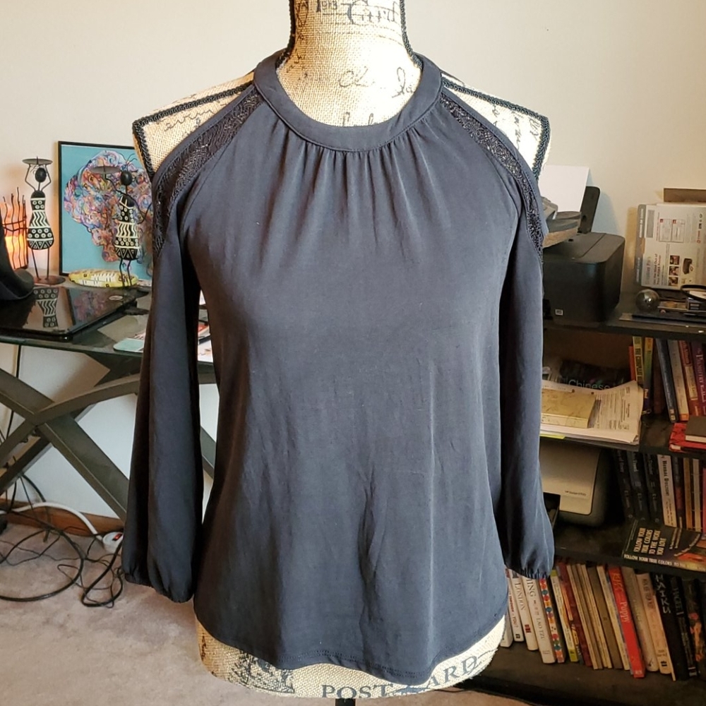 Mudd black cold shoulder top size Medium